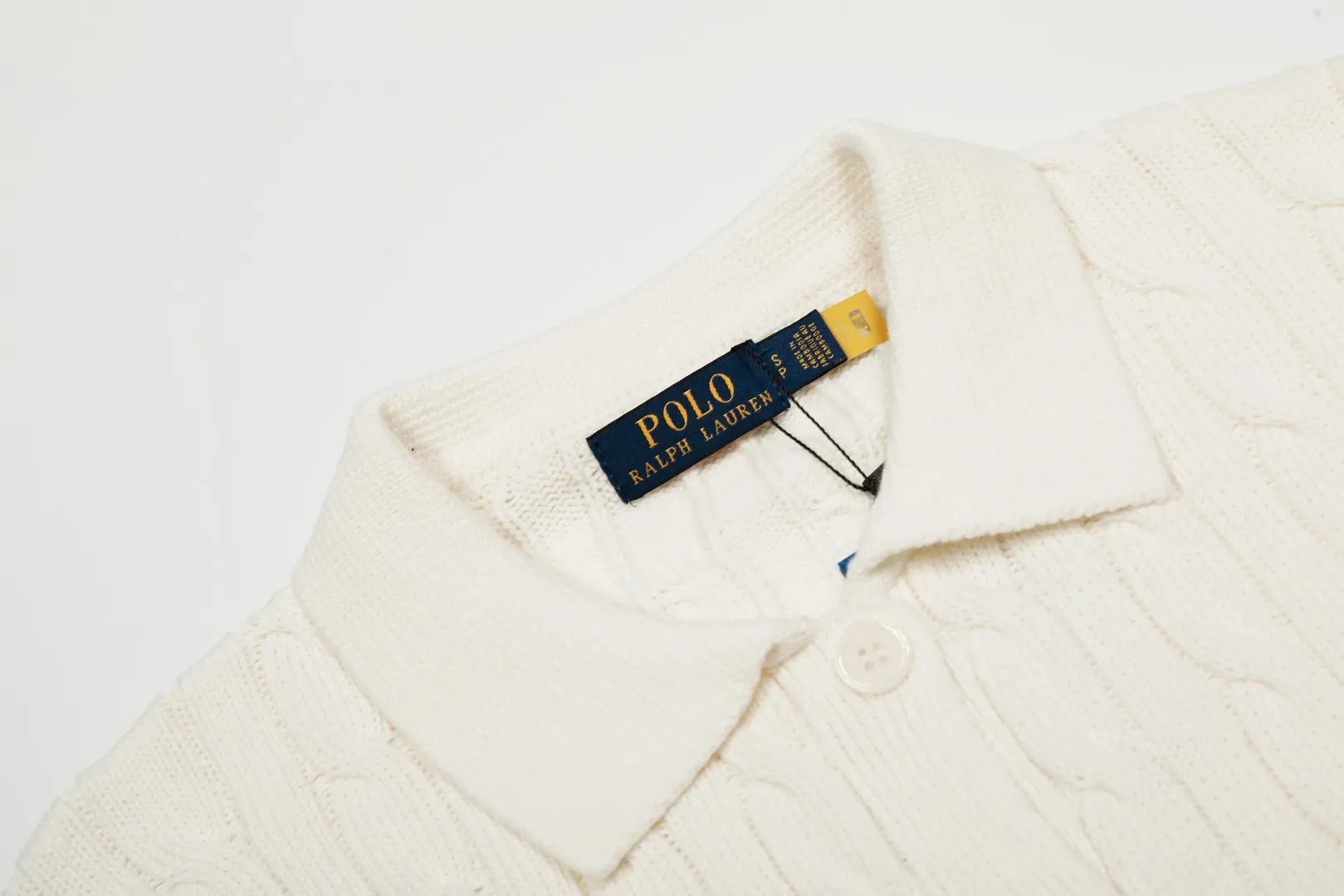 P270 Top quality" Style number: DS822# (not off the shelves all year round) [Ralph Lauren solid color pony embroidered logo lapel twist knitted cardigan] ✅Ralph Lauren Ralph Lauren classic basic versatile lapel knitted cardigan jacket ✅Main supply platform live broadcast Wholesale entity Replacement when out of stock Not off the shelf ✅ZP quality 1:1 version Scan the code to enter the GF website Counter quality ✅Detailed quality is the only one in Guangzhou Imported quality cotton yarn, focusing on high-end, cost-effective, good quality needless to say ✅The version is restored to the original order, the maximum size can be worn up to 160 pounds, loose, comfortable and stress-free ✅The upper body is simple and easy to match, ootd must-have style, good-looking clothes are never picky, a must-have recommendation for couples. Size: S-XL Color: black white gray almond light blue khaki pink burgundy Chinese red navy white label navy red label